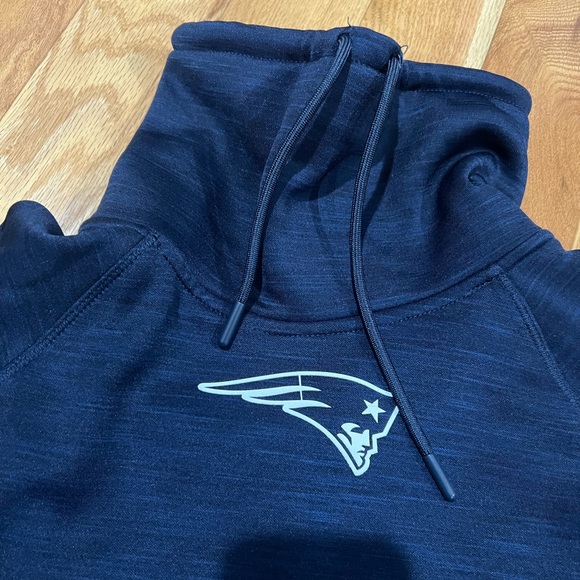 47 Brand Crowl Neck New England Patriots Hoodie - Picture 3 of 6